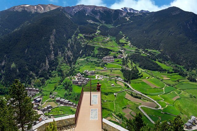 Andorra, trancada entre Espanha e França